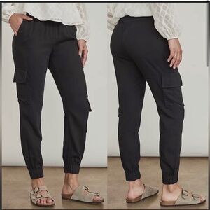 Elizabeth and James black cargo pants L